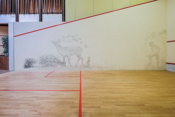 Das Squash Pit ist mit Sicherheit das kreativste der Münchner Squashcenter, hier gibt es Kunst in mehreren Squashcourts.